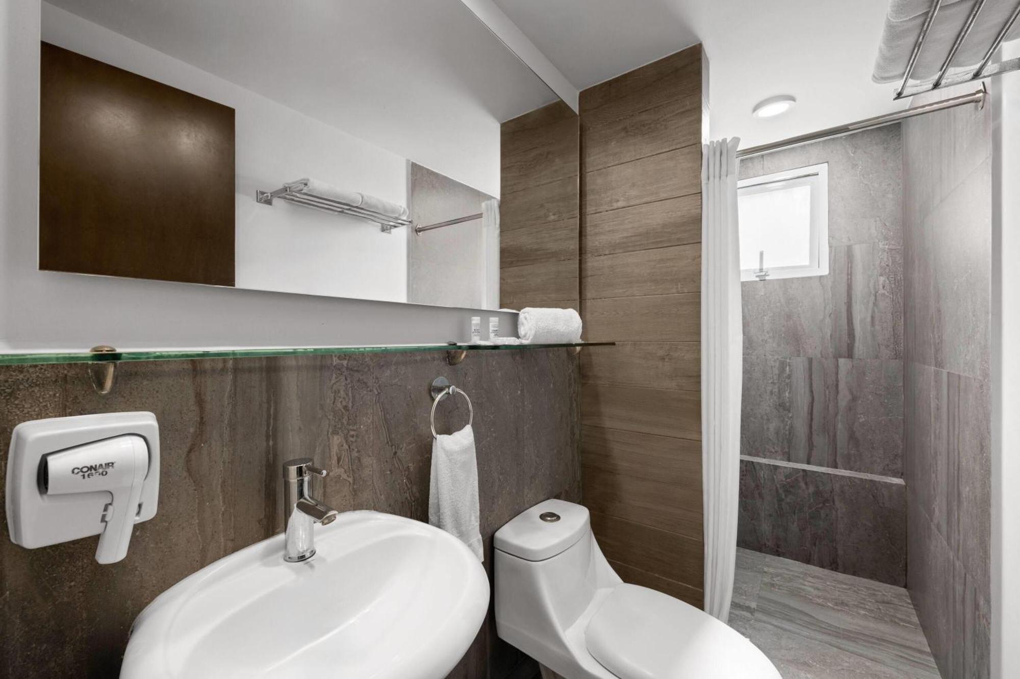 Ramada By Wyndham Centro 4*