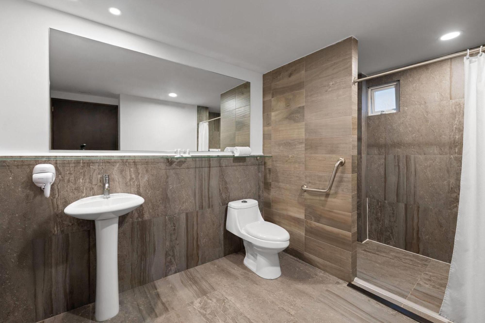 Ramada By Wyndham Centro